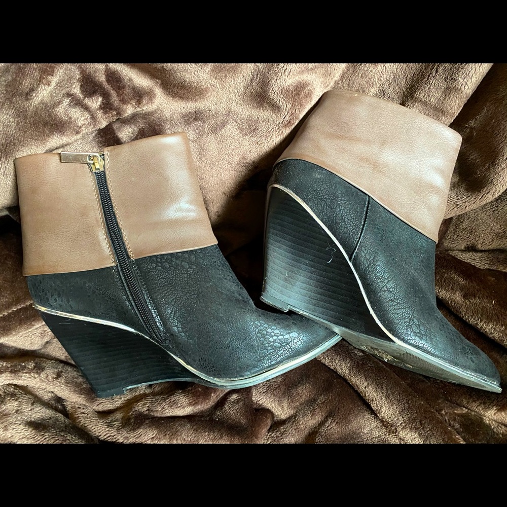 Mark wedge shoe. Very nice!